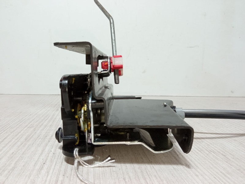 Recambio de cerradura puerta delantera derecha para ssangyong rodius ii 2.2 xdi referencia OEM IAM A045035  