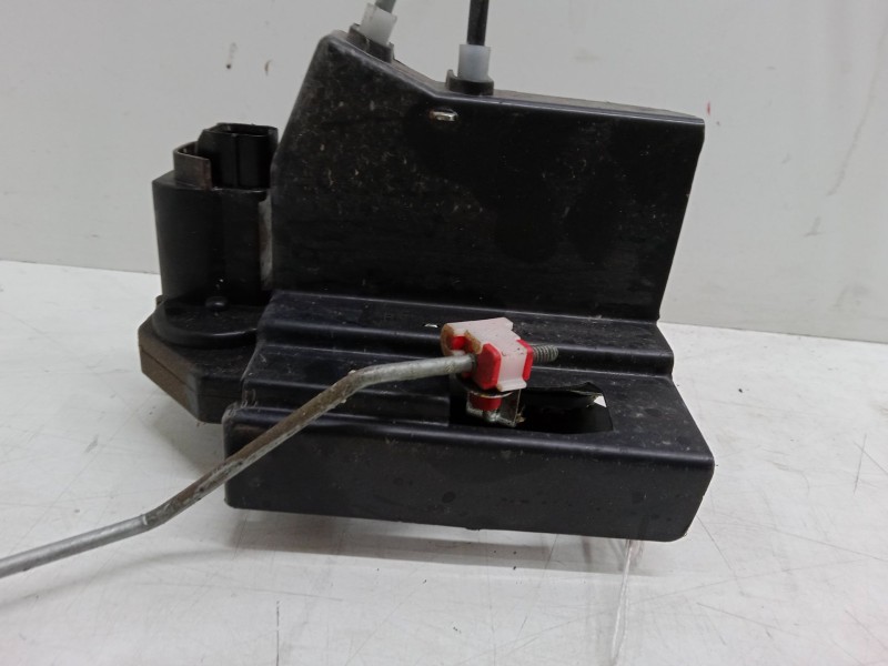 Recambio de cerradura puerta trasera derecha para ssangyong rodius ii 2.2 xdi referencia OEM IAM   