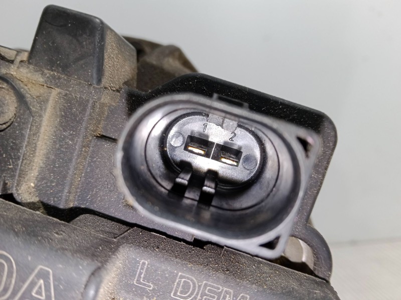 Recambio de alternador para volkswagen polo (6n2) 1.0 referencia OEM IAM 037903025M  