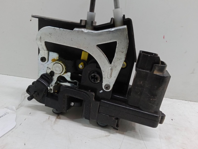 Recambio de cerradura puerta trasera derecha para ssangyong rodius ii 2.2 xdi referencia OEM IAM   