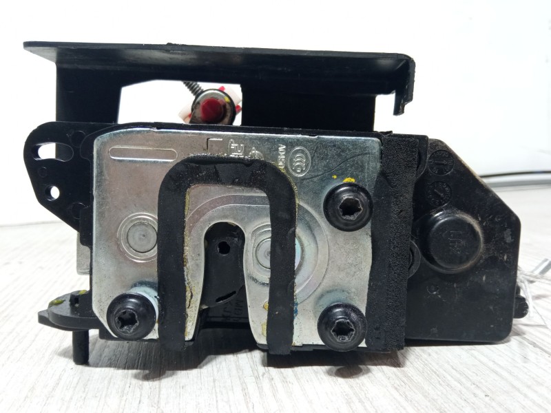 Recambio de cerradura puerta trasera izquierda para ssangyong rodius ii 2.2 xdi referencia OEM IAM   