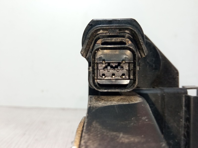 Recambio de cerradura puerta trasera izquierda para ssangyong rodius ii 2.2 xdi referencia OEM IAM   