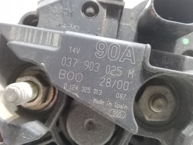 Recambio de alternador para volkswagen polo (6n2) 1.0 referencia OEM IAM 037903025M  