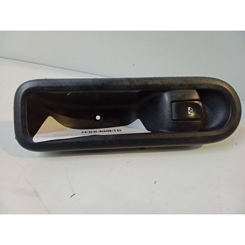 Recambio de mando elevalunas delantero derecho para renault twingo ii (cn0_) 1.2 16v (cn0k, cn0v) referencia OEM IAM   