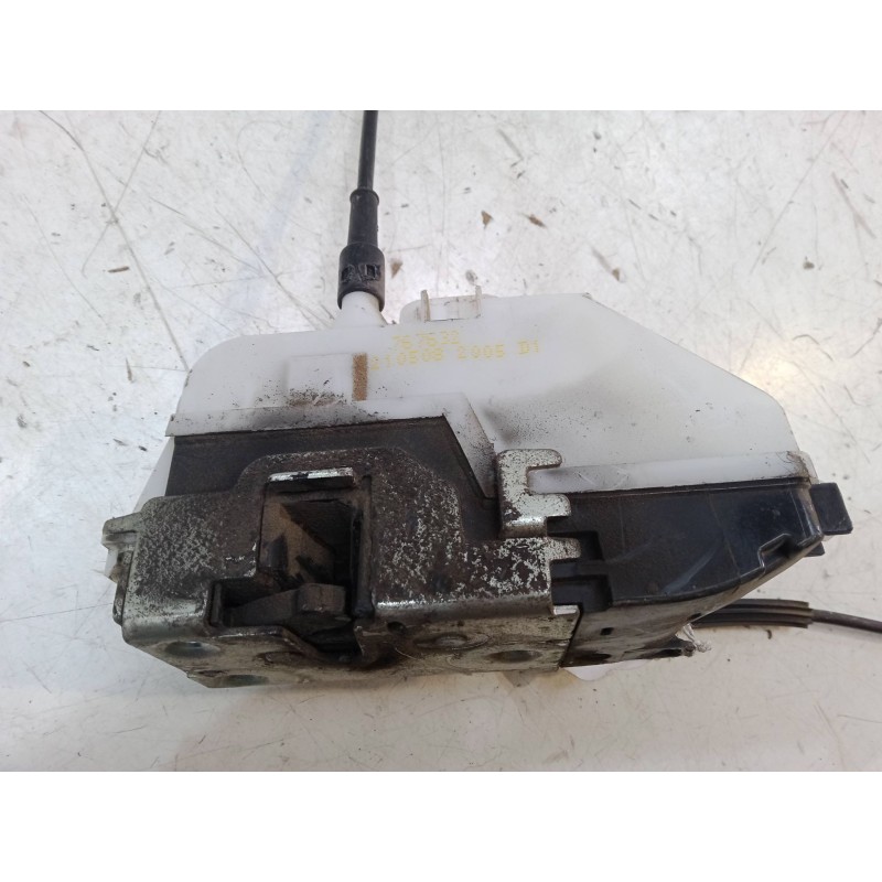 Recambio de cerradura puerta delantera derecha para renault twingo ii (cn0_) 1.2 16v (cn0k, cn0v) referencia OEM IAM   