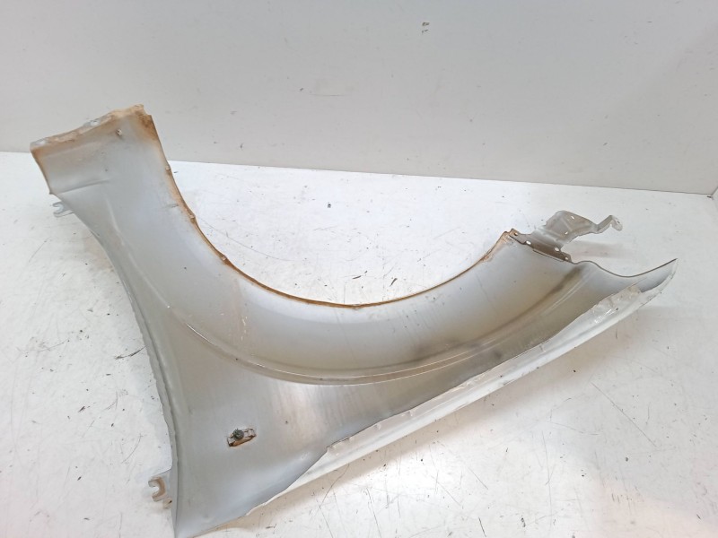 Recambio de aleta delantera derecha para nissan pathfinder fe 2.5 dci referencia OEM IAM   