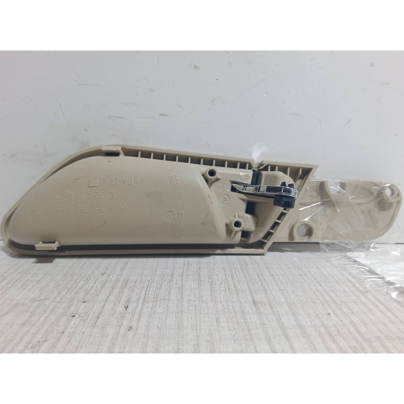 Recambio de maneta interior puerta delantera derecha para mercedes-benz clase b sports tourer (w245) b 160 (245.231) referencia 