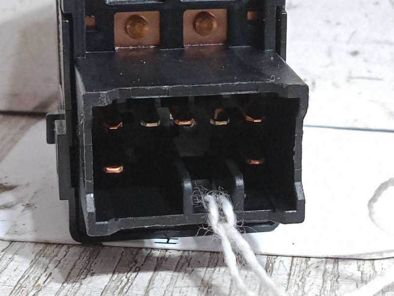 Recambio de mando elevalunas delantero derecho para kia picanto iii (ja) 1.0 referencia OEM IAM   