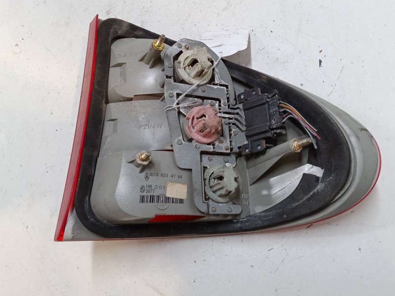 Recambio de piloto trasero izquierdo para mercedes-benz clase-e caja/chasis (vf210) e 290 td (210.617) referencia OEM IAM A21082