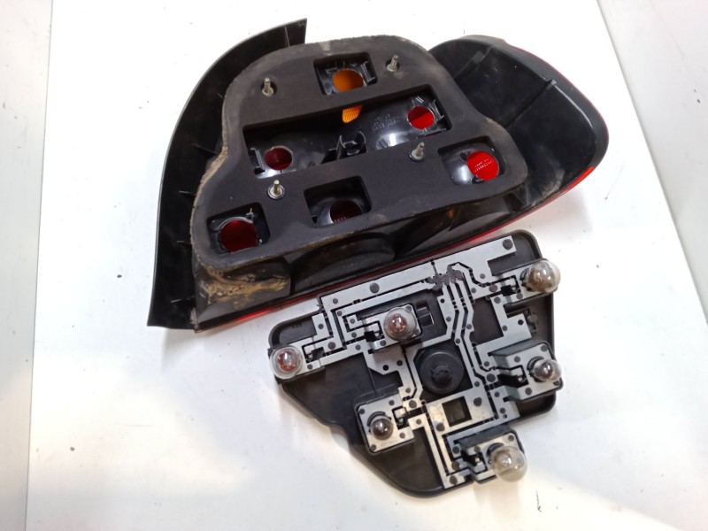 Recambio de piloto trasero derecho para bmw 5 (e39) 520 i referencia OEM IAM   