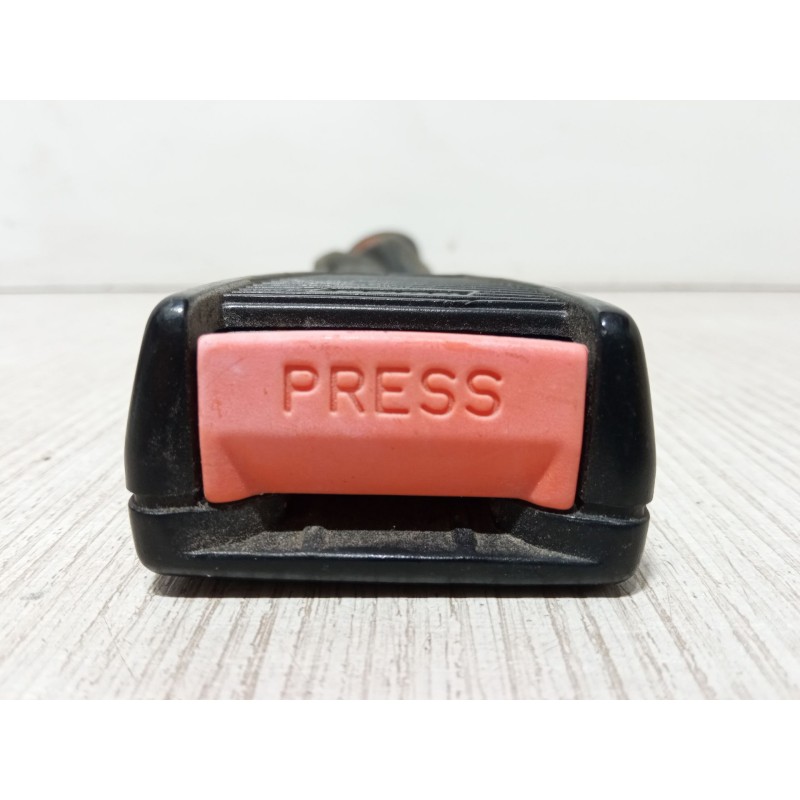 Recambio de anclaje cinturon trasero derecho para fiat cinquecento (170_) 0.9 i.e. s (170af, 170cf) referencia OEM IAM   