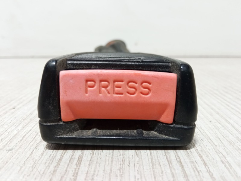 Recambio de anclaje cinturon trasero derecho para fiat cinquecento (170_) 0.9 i.e. s (170af, 170cf) referencia OEM IAM   