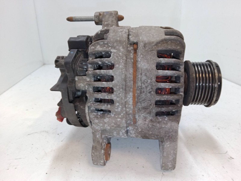 Recambio de alternador para renault clio iii (br0/1, cr0/1) 1.5 dci (br17, cr17) referencia OEM IAM 8200660033A  0124425071