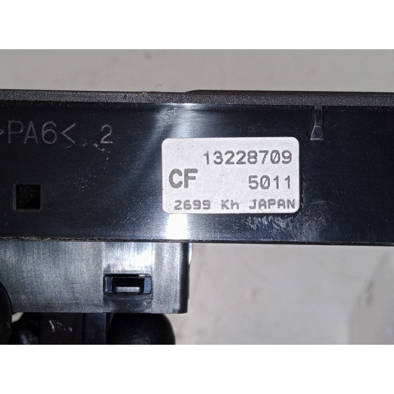 Recambio de mando elevalunas delantero derecho para opel astra h gtc (a04) 1.4 (l08) referencia OEM IAM 13228709  