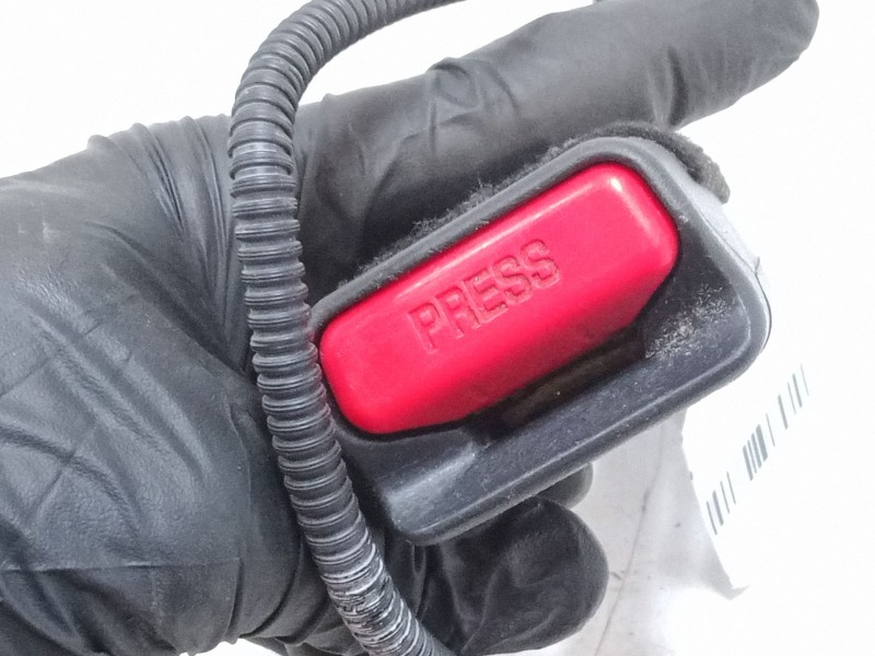 Recambio de anclaje cinturon delantero derecho para kia carens iv 1.7 crdi referencia OEM IAM   