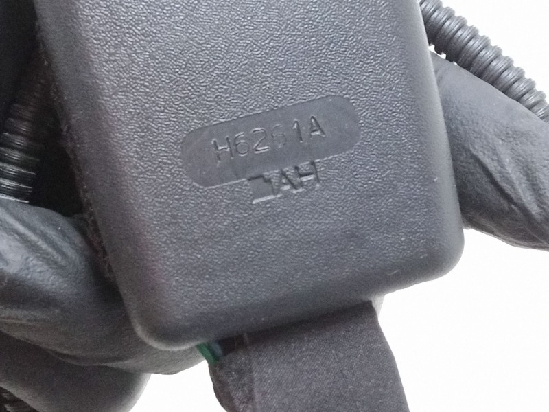 Recambio de anclaje cinturon delantero derecho para kia carens iv 1.7 crdi referencia OEM IAM   