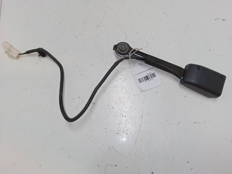 Recambio de anclaje cinturon delantero izquierdo para kia carens iv 1.7 crdi referencia OEM IAM   