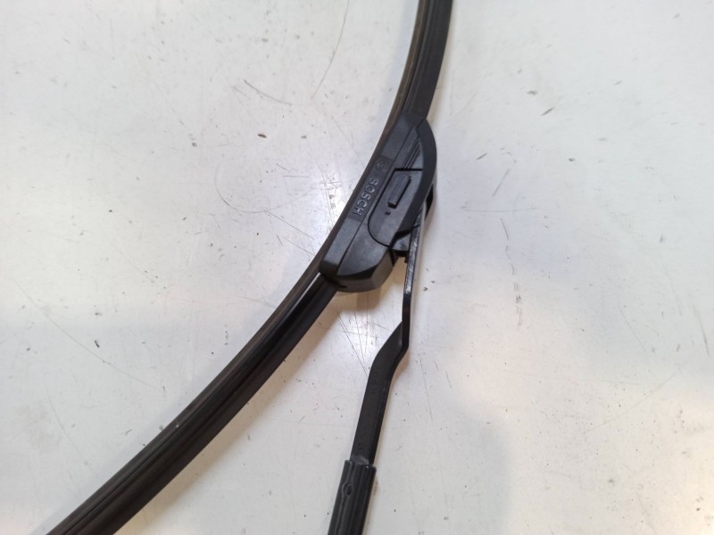 Recambio de brazo limpia delantero derecho para kia carens iv 1.7 crdi referencia OEM IAM   