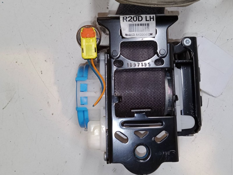 Recambio de cinturon seguridad delantero izquierdo para kia carens iv 1.7 crdi referencia OEM IAM 88810A4000DCM  