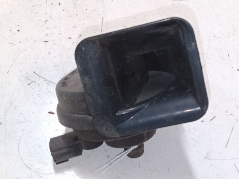 Recambio de claxon para kia carens iv 1.7 crdi referencia OEM IAM   