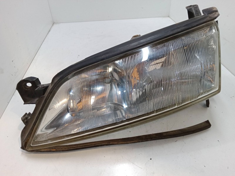 Recambio de faro izquierdo para opel vectra b (j96) 2.0 dti 16v (f19) referencia OEM IAM   