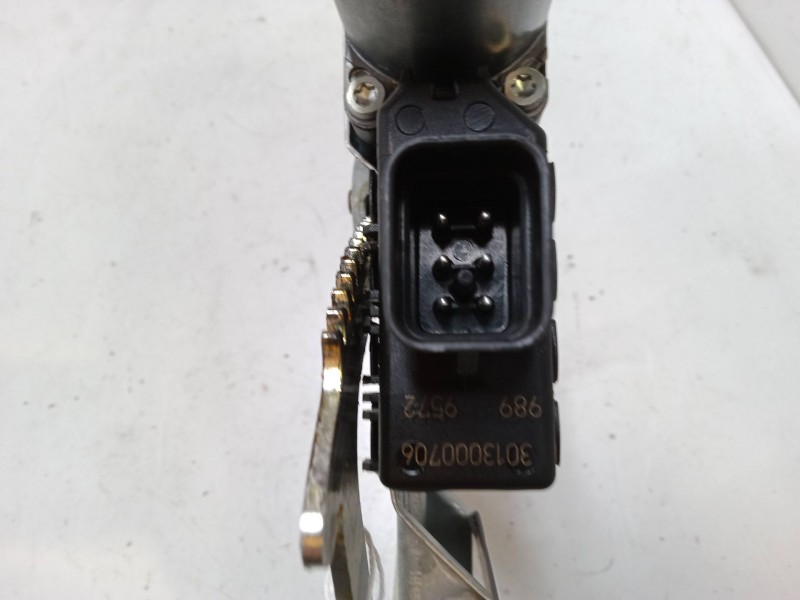 Recambio de elevalunas electrico delantero derecho para opel astra h gtc (a04) 1.4 (l08) referencia OEM IAM 13101479  