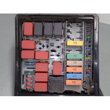 CAJA RELES / FUSIBLES 