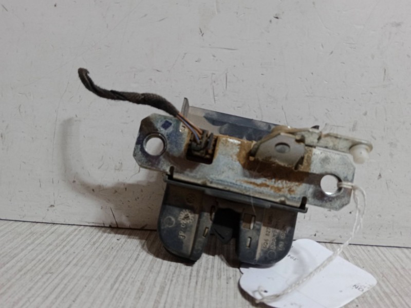 Recambio de cerradura maletero / porton para volkswagen polo (9n_, 9a_) 1.4 16v referencia OEM IAM   