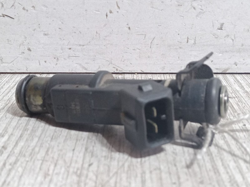 Recambio de inyector para peugeot 206 cc (2d) 1.6 referencia OEM IAM 01F003A  