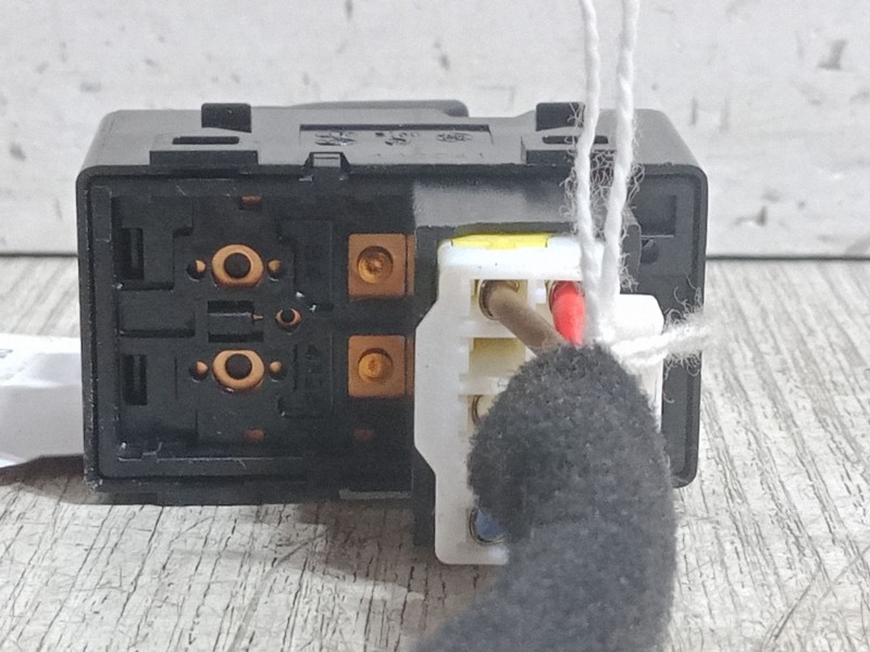 Recambio de mando elevalunas trasero izquierdo para kia picanto iii (ja) 1.0 referencia OEM IAM   