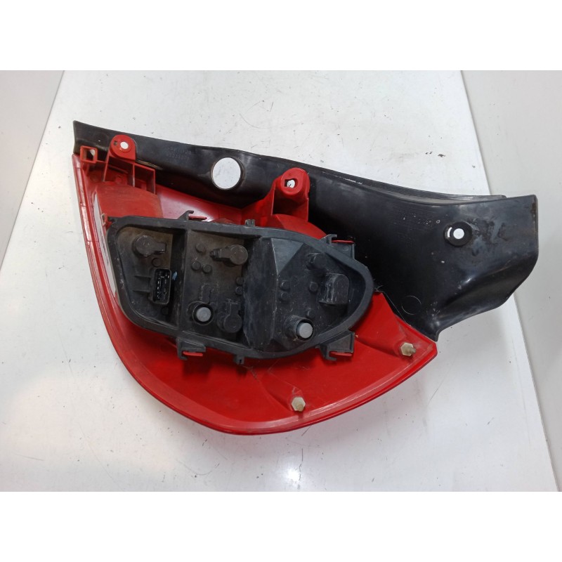 Recambio de piloto trasero izquierdo para renault clio iii (br0/1, cr0/1) 1.4 16v referencia OEM IAM   