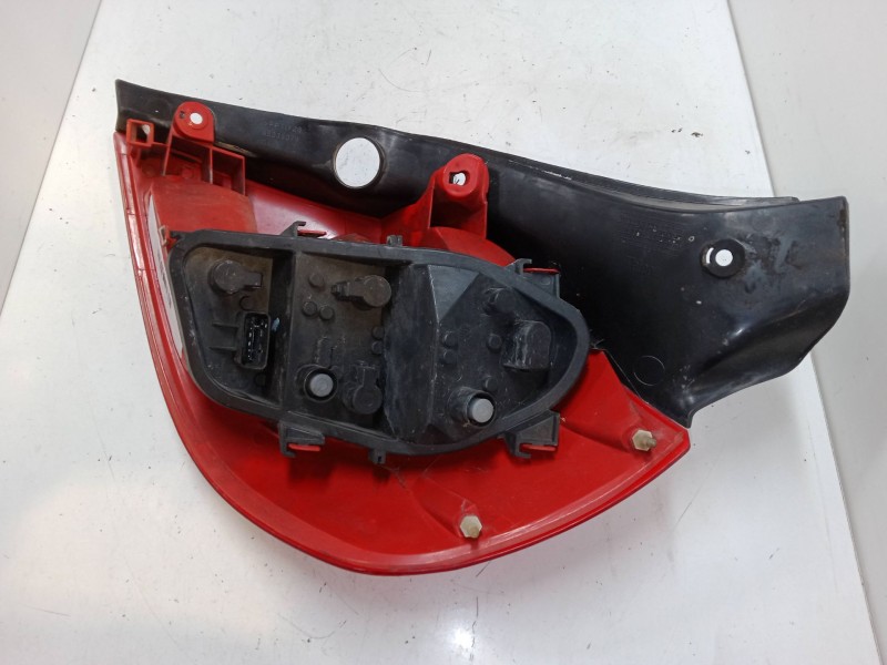 Recambio de piloto trasero izquierdo para renault clio iii (br0/1, cr0/1) 1.4 16v referencia OEM IAM   