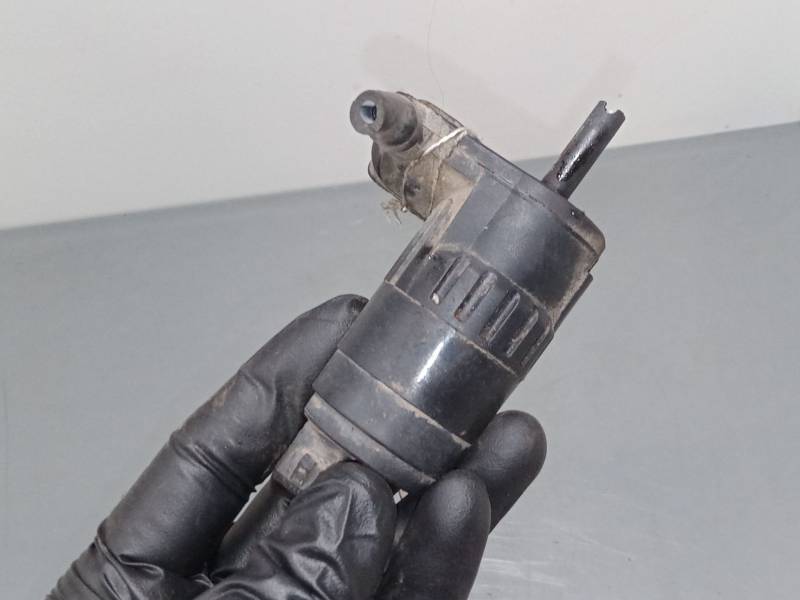BOMBA LIMPIAPARABRISAS 