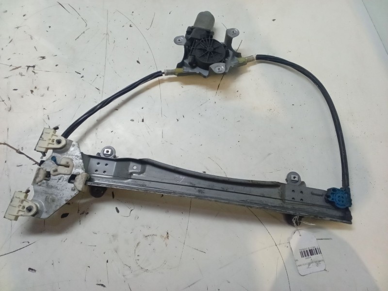 Recambio de elevalunas electrico delantero derecho para renault twingo ii (cn0_) 1.2 16v (cn0k, cn0v) referencia OEM IAM R119359