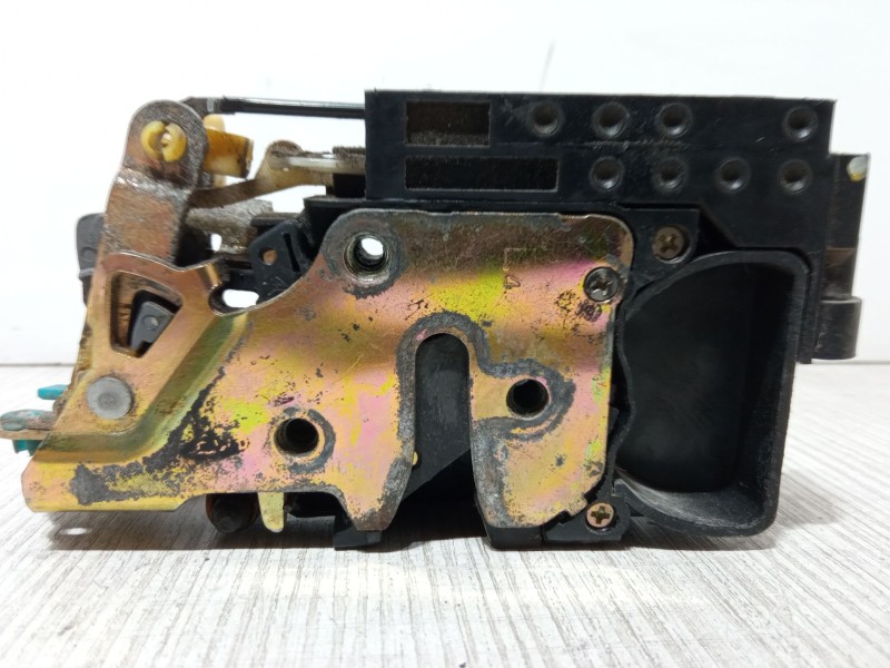 Recambio de cerradura puerta delantera izquierda para daewoo lanos (klat) 1.5 referencia OEM IAM   