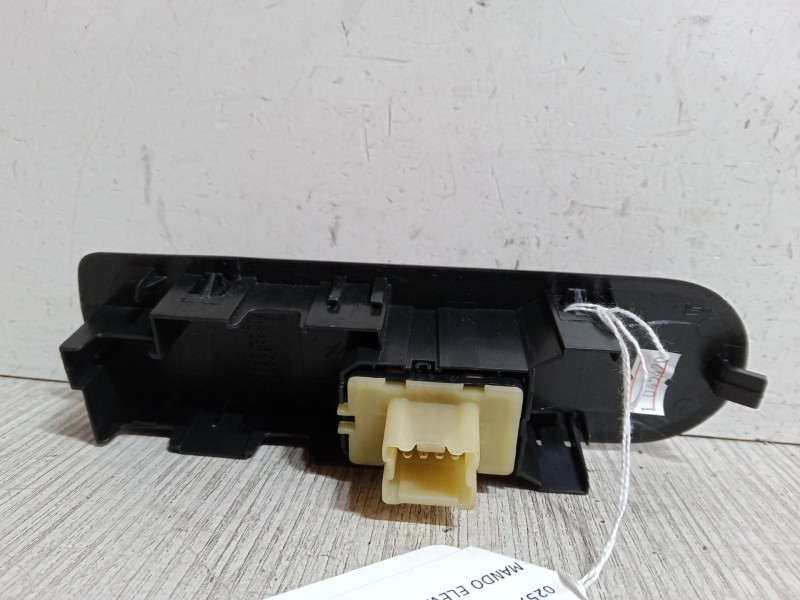 Recambio de mando elevalunas delantero derecho para renault captur i (j5_, h5_) 1.2 tce 120 referencia OEM IAM   
