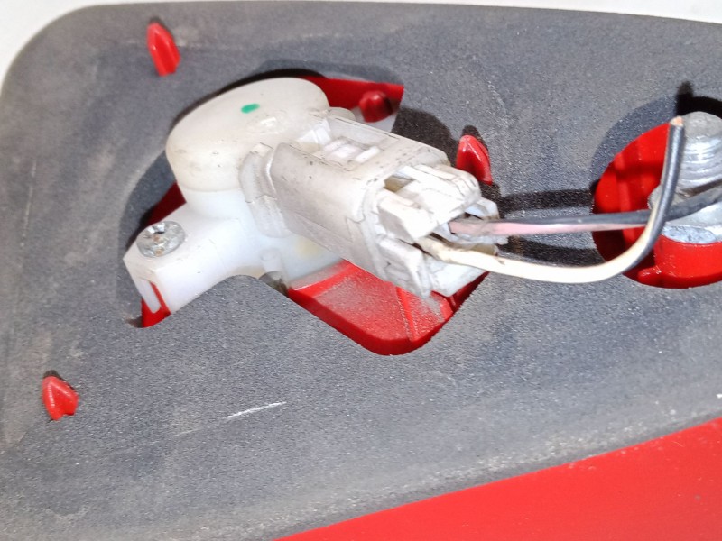 Recambio de piloto trasero porton derecho para alfa romeo 147 (937_) 2.0 16v t.spark (937.axa1, 937.axc1, 937.bxc1) referencia O