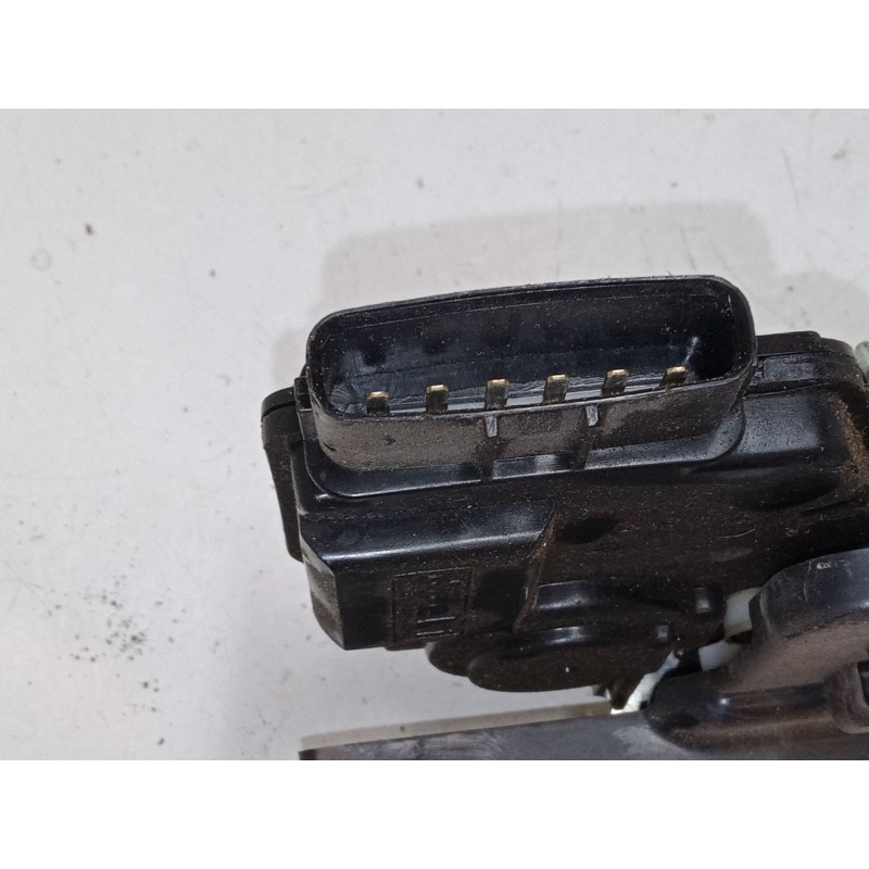 Recambio de cerradura puerta delantera izquierda para kia carens iii monospace (un) 2.0 crdi 115 referencia OEM IAM   