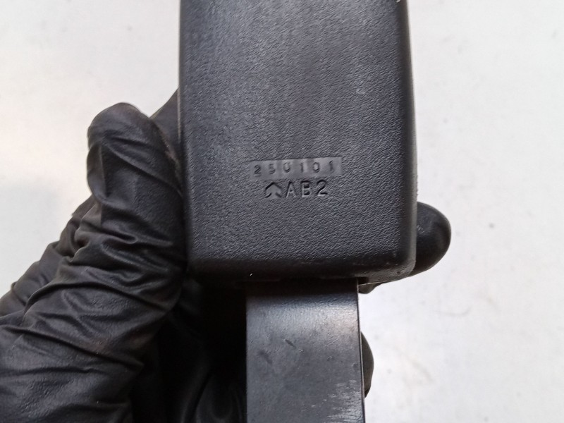 Recambio de anclaje cinturon delantero derecho para nissan almera ii hatchback (n16) 1.5 referencia OEM IAM   
