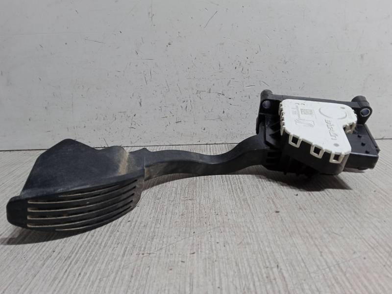 PEDAL ACELERADOR 