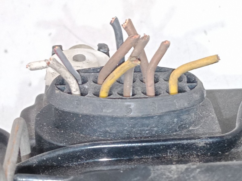 Recambio de faro derecho para volkswagen bora i (1j2) 2.0 referencia OEM IAM 1J5941018BE  