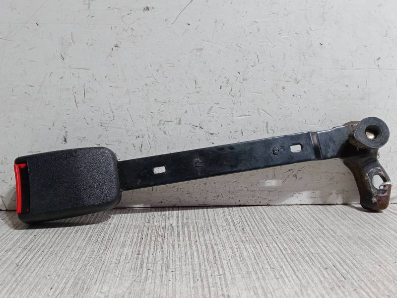 ANCLAJE CINTURON DELANTERO DERECHO 
