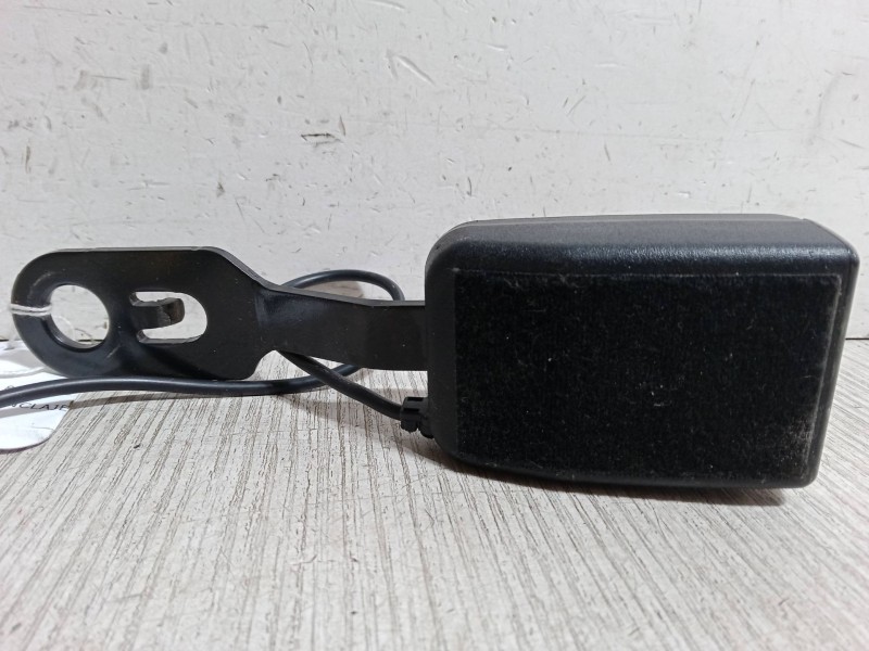 Recambio de anclaje cinturon delantero derecho para peugeot 207/207+ (wa_, wc_) 1.6 hdi referencia OEM IAM   