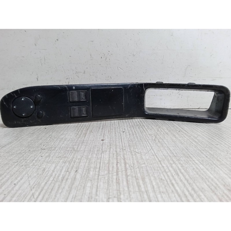 Recambio de mando elevalunas delantero izquierdo para audi 80 b3 sedán (893, 894, 8a2) 1.6 referencia OEM IAM   