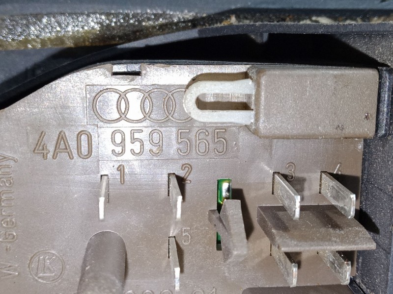 Recambio de mando elevalunas delantero izquierdo para audi 80 b3 sedán (893, 894, 8a2) 1.6 referencia OEM IAM   