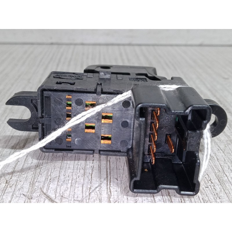 Recambio de mando elevalunas delantero derecho para nissan x-trail ii (t31) 2.0 dci 4x4 referencia OEM IAM   