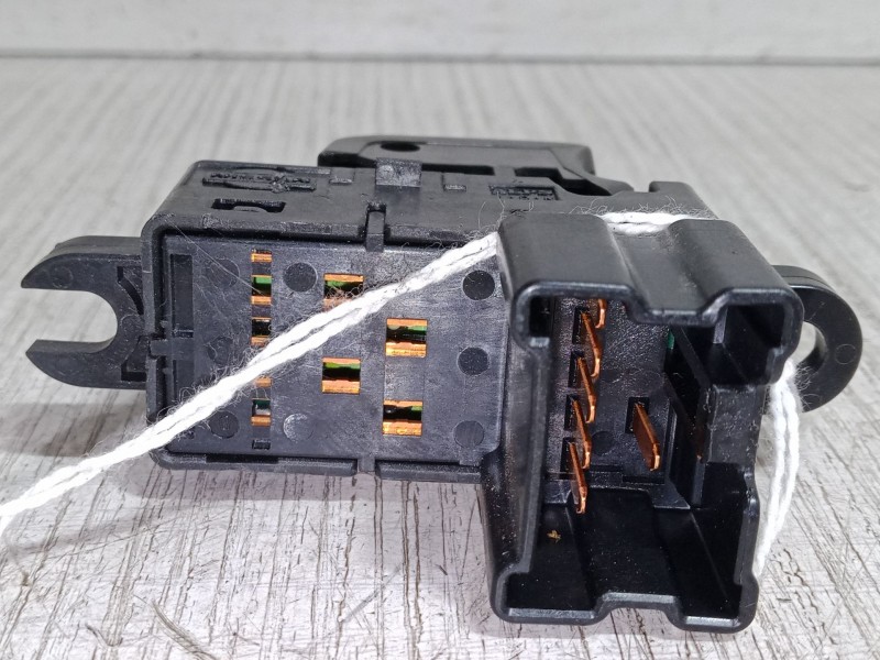 Recambio de mando elevalunas delantero derecho para nissan x-trail ii (t31) 2.0 dci 4x4 referencia OEM IAM   