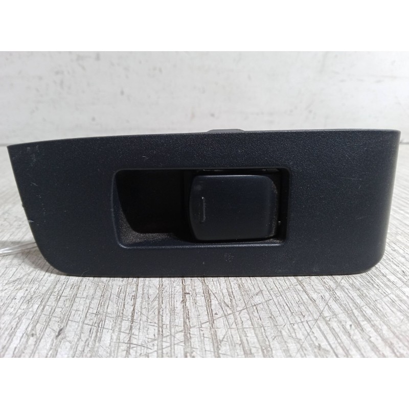 Recambio de mando elevalunas trasero derecho para nissan x-trail ii (t31) 2.0 dci 4x4 referencia OEM IAM   