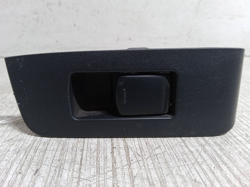 Recambio de mando elevalunas trasero derecho para nissan x-trail ii (t31) 2.0 dci 4x4 referencia OEM IAM   