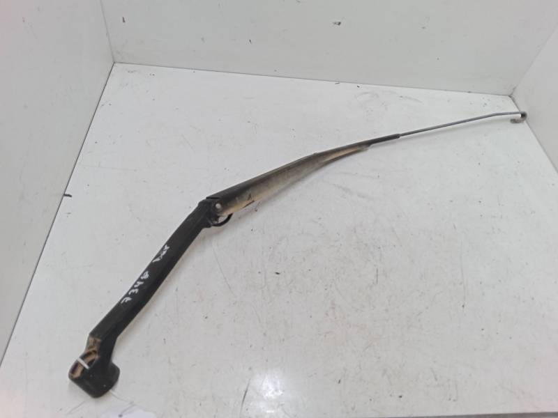 BRAZO LIMPIA DELANTERO DERECHO 